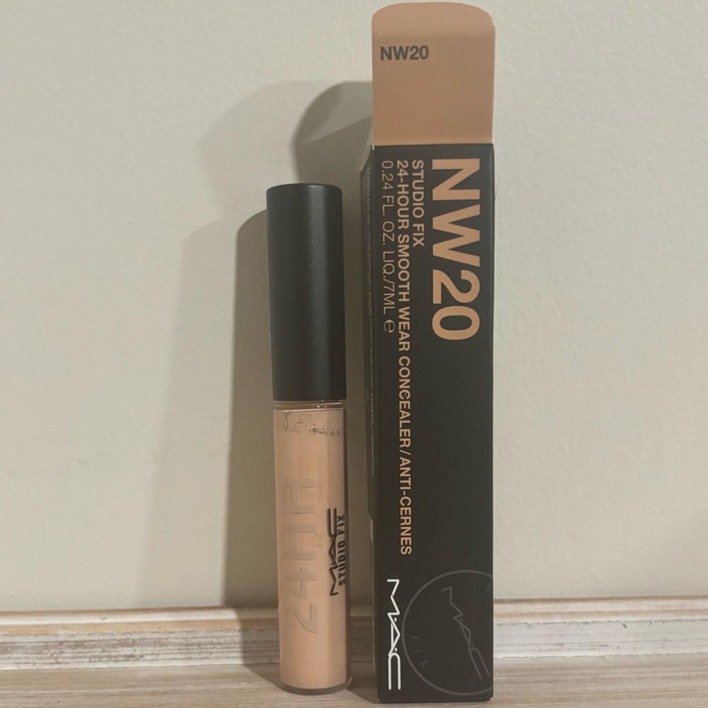 🆕 NIB MAC Cosmetics Studio Fix 24-Hour Smooth Wear Concealer - NW20